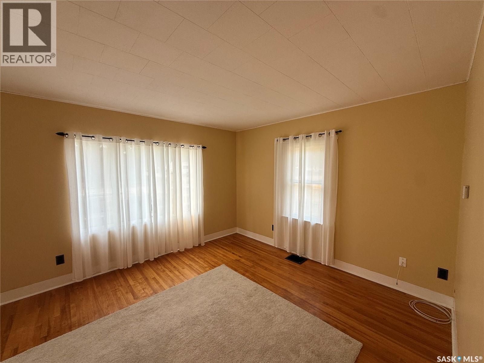 230 6TH AVENUE W - 11