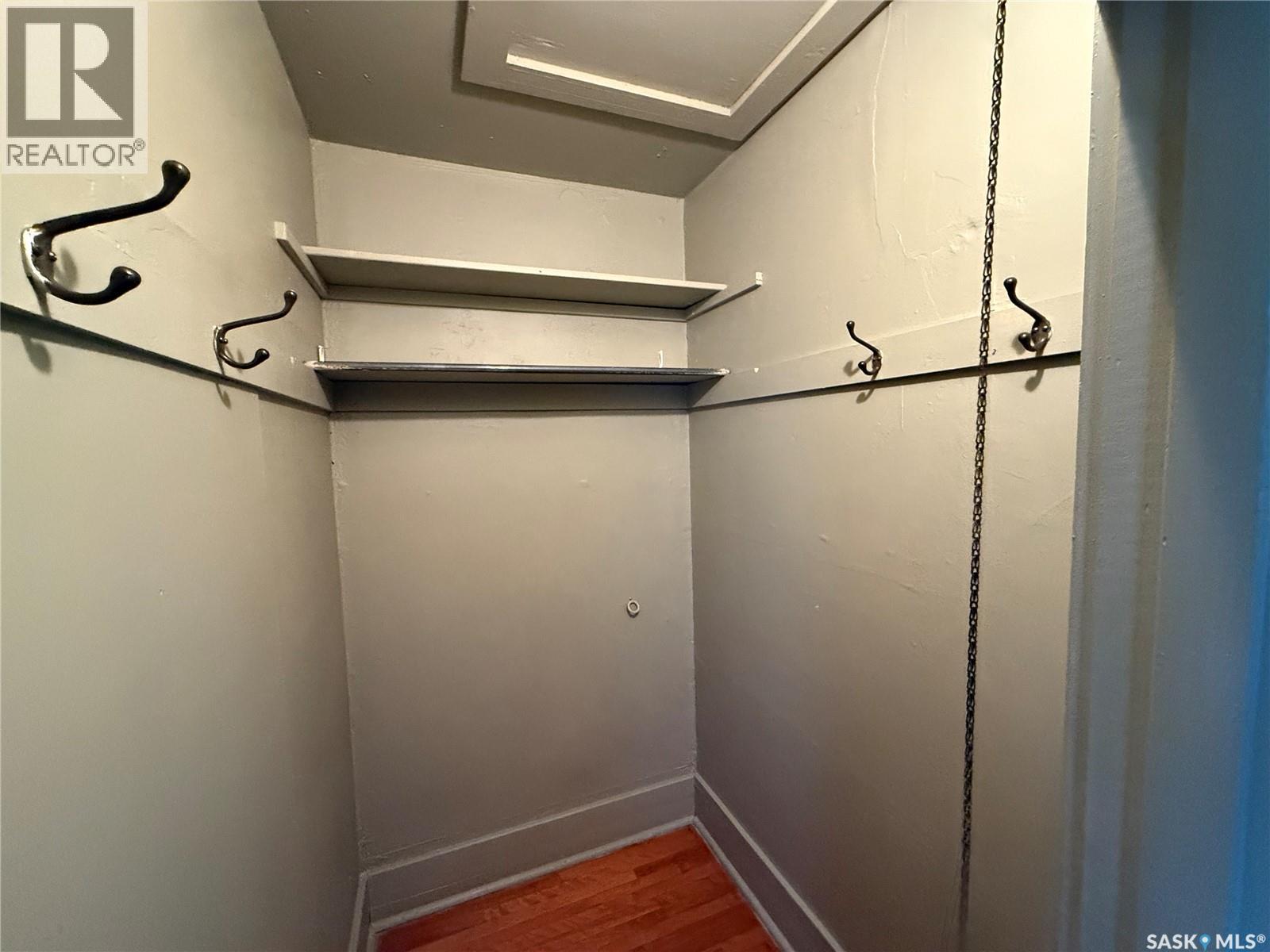 230 6TH AVENUE W - 17