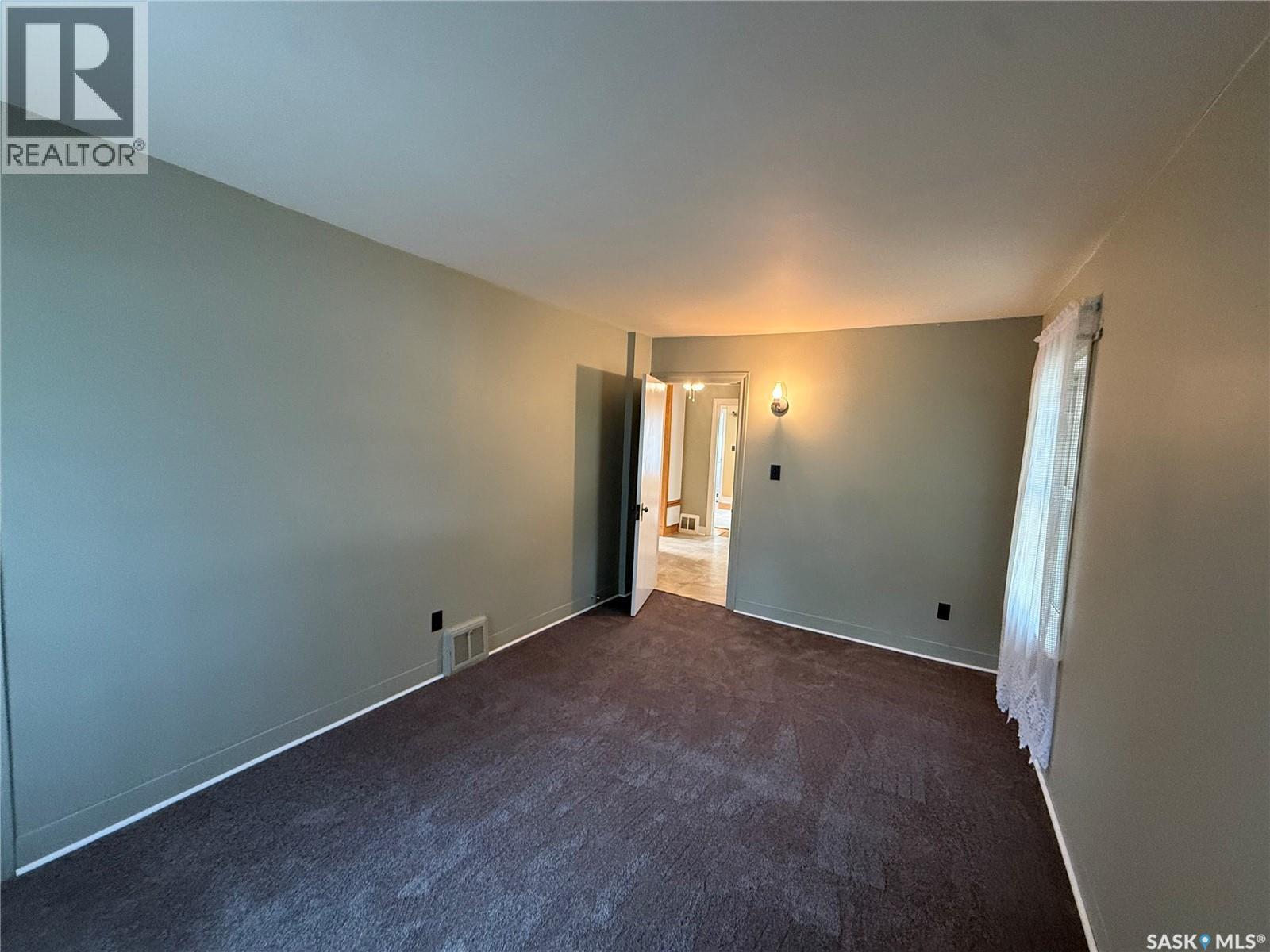 230 6TH AVENUE W - 18