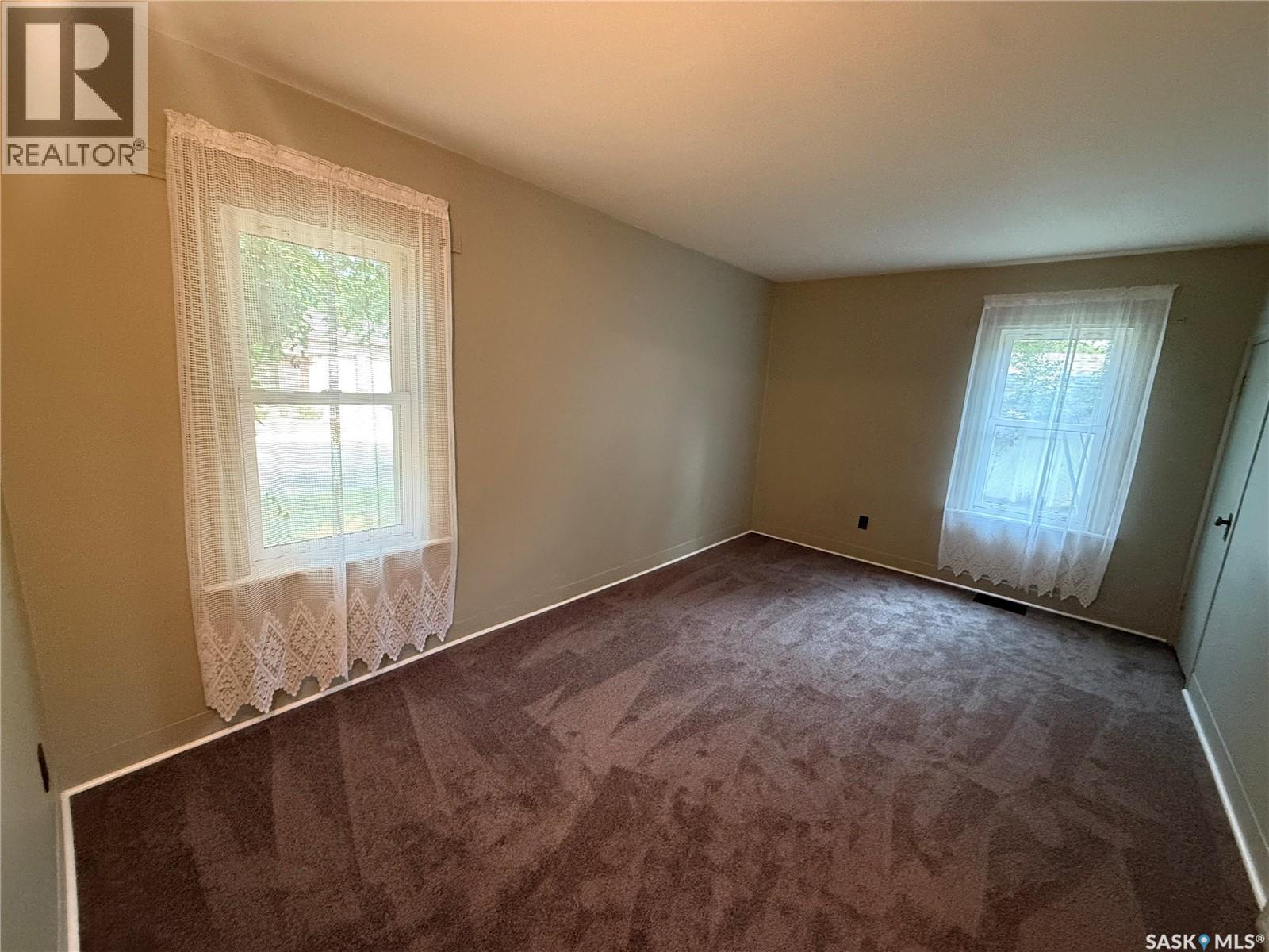 230 6TH AVENUE W - 19
