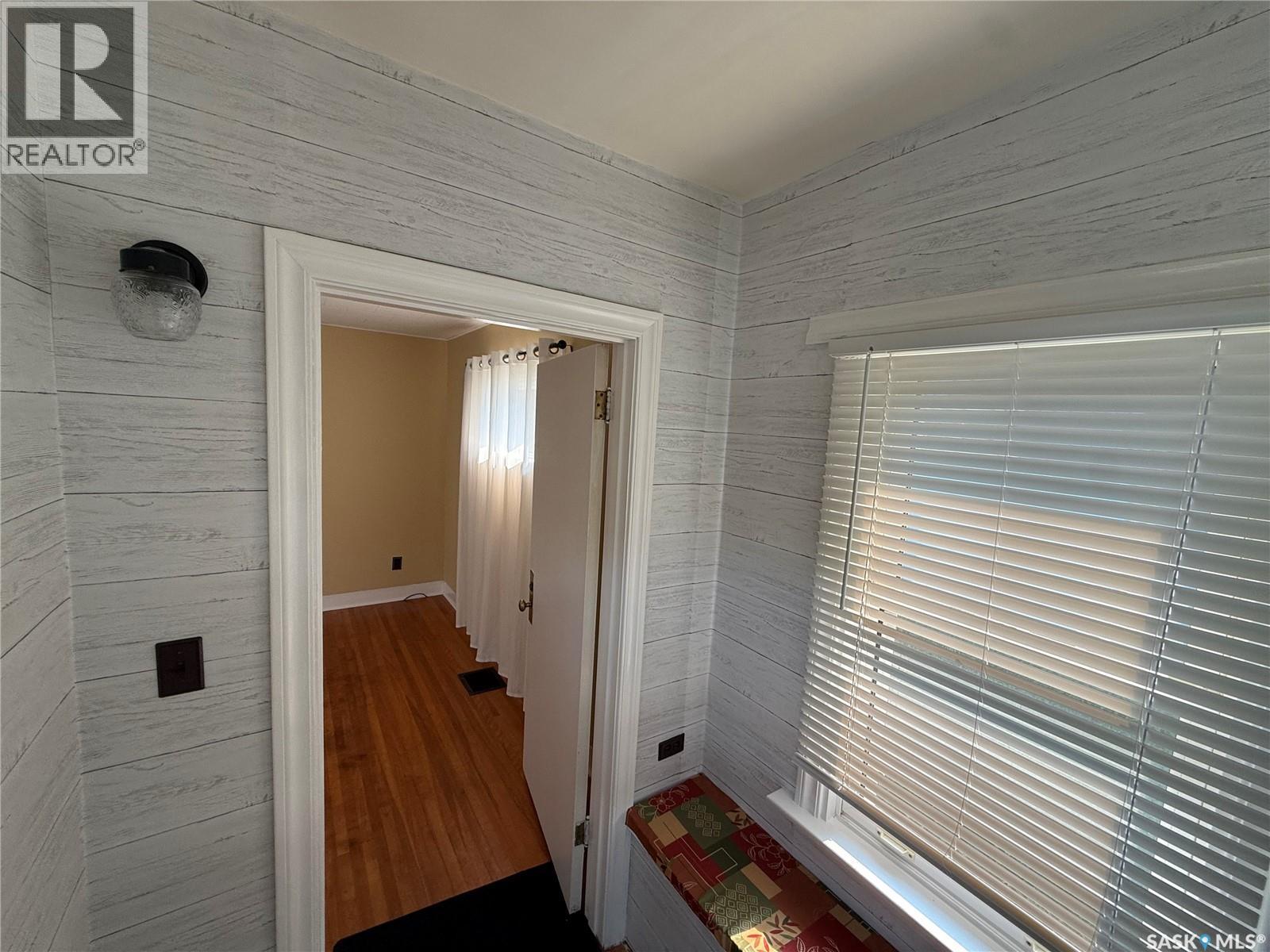 230 6TH AVENUE W - 20