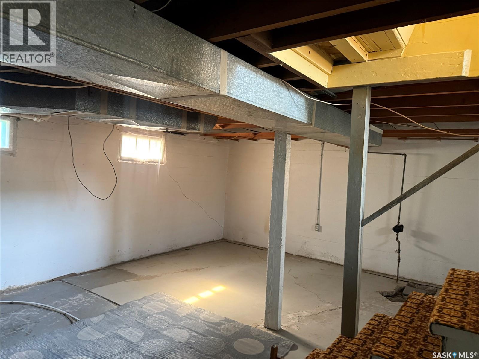 230 6TH AVENUE W - 22