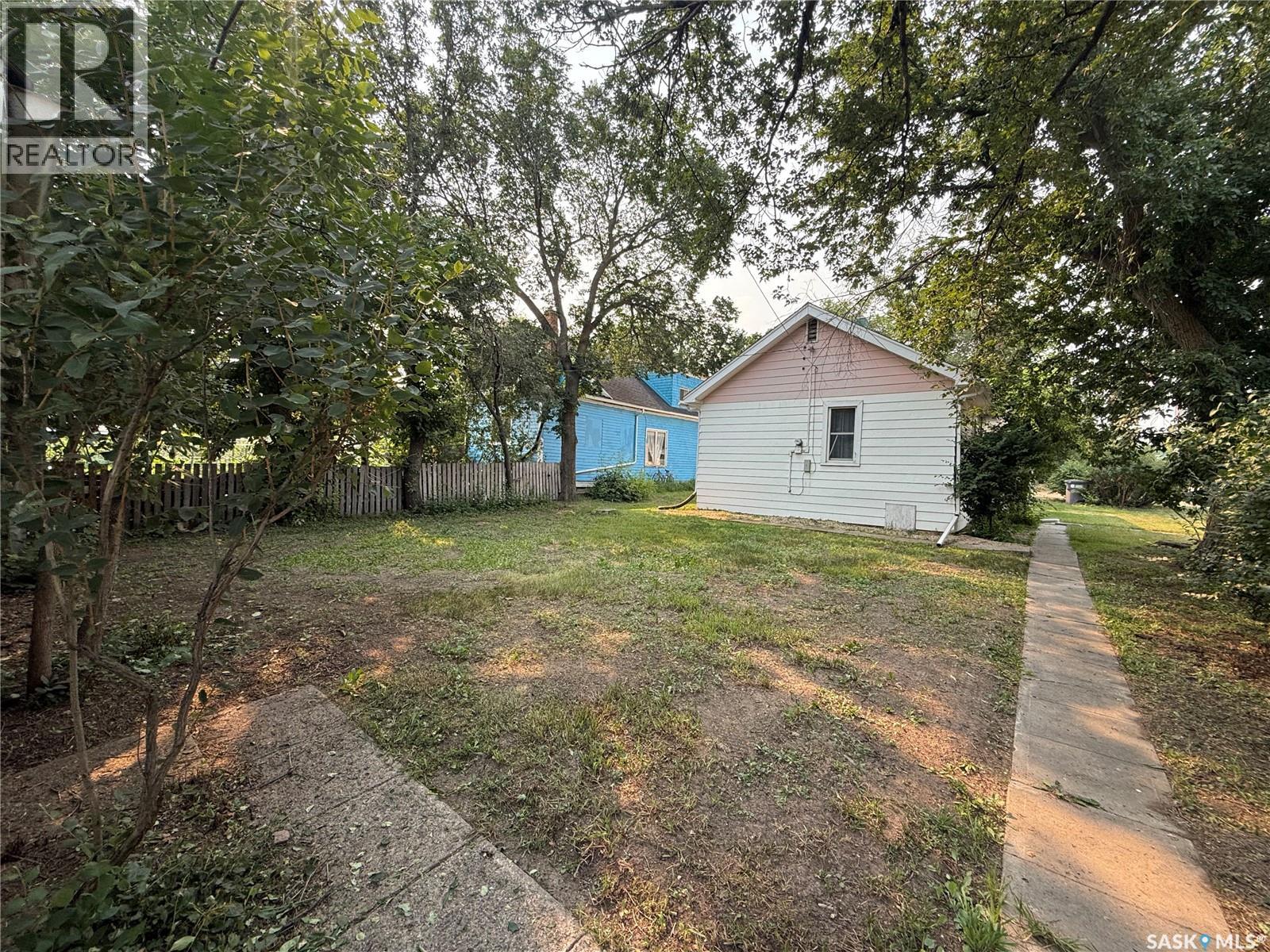 230 6TH AVENUE W - 27