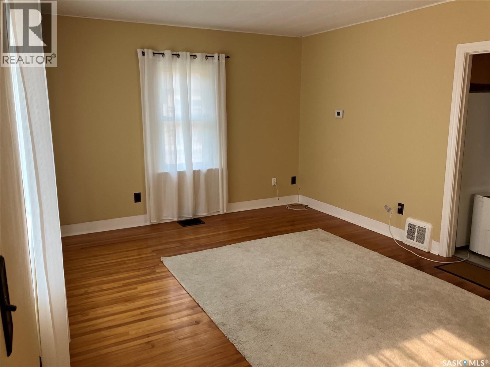 230 6TH AVENUE W - 5
