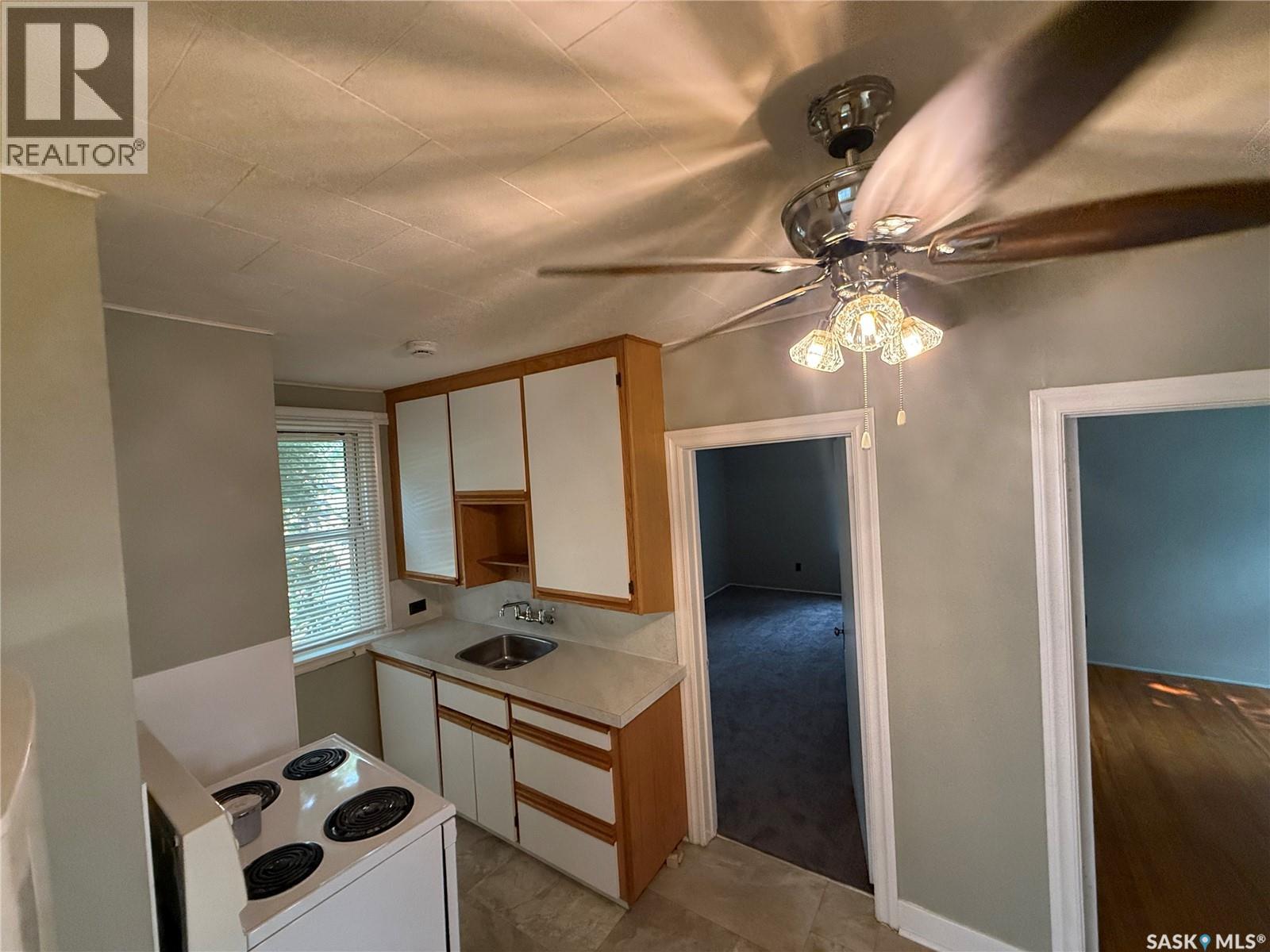 230 6TH AVENUE W - 7