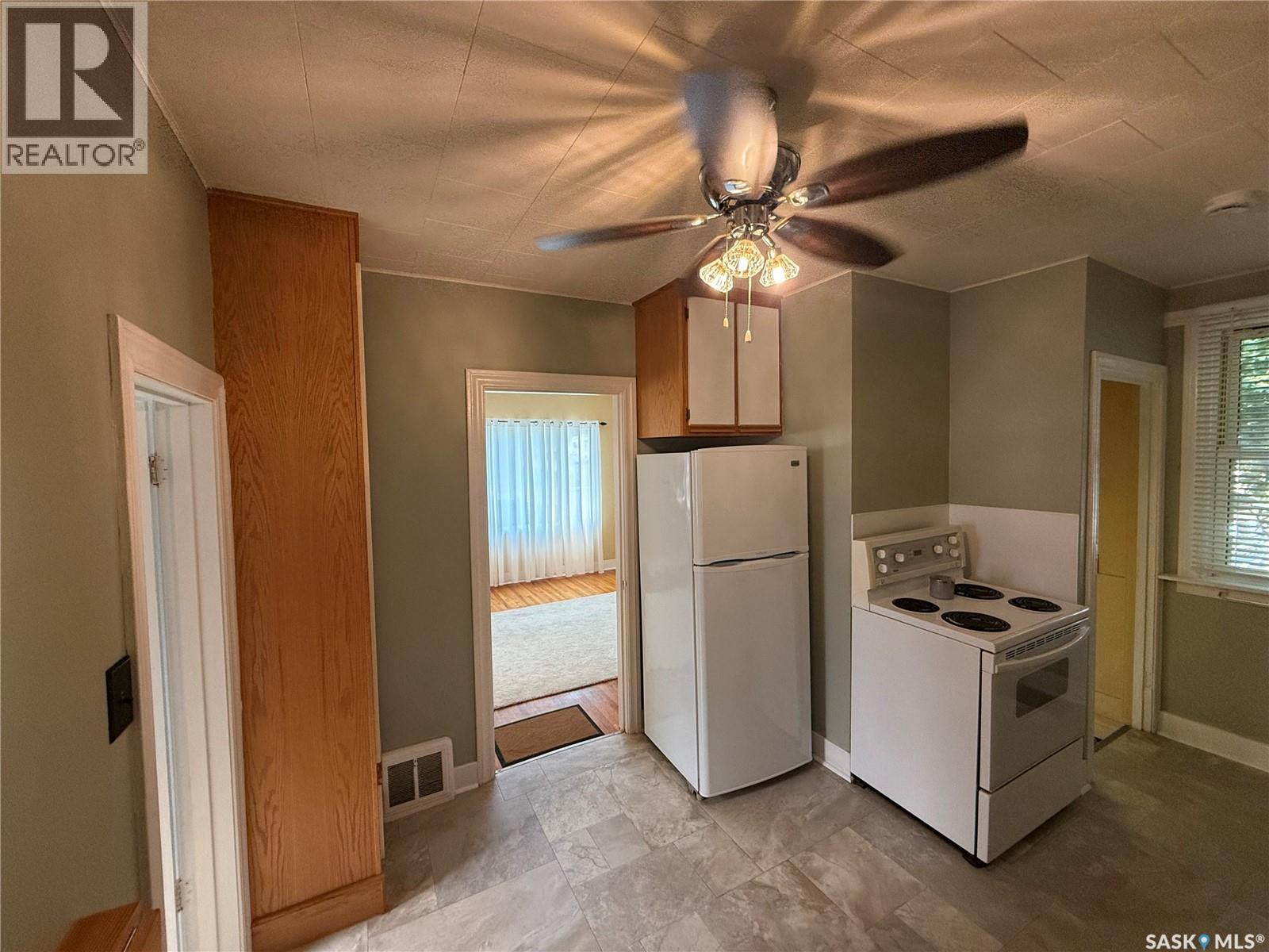 230 6TH AVENUE W - 8