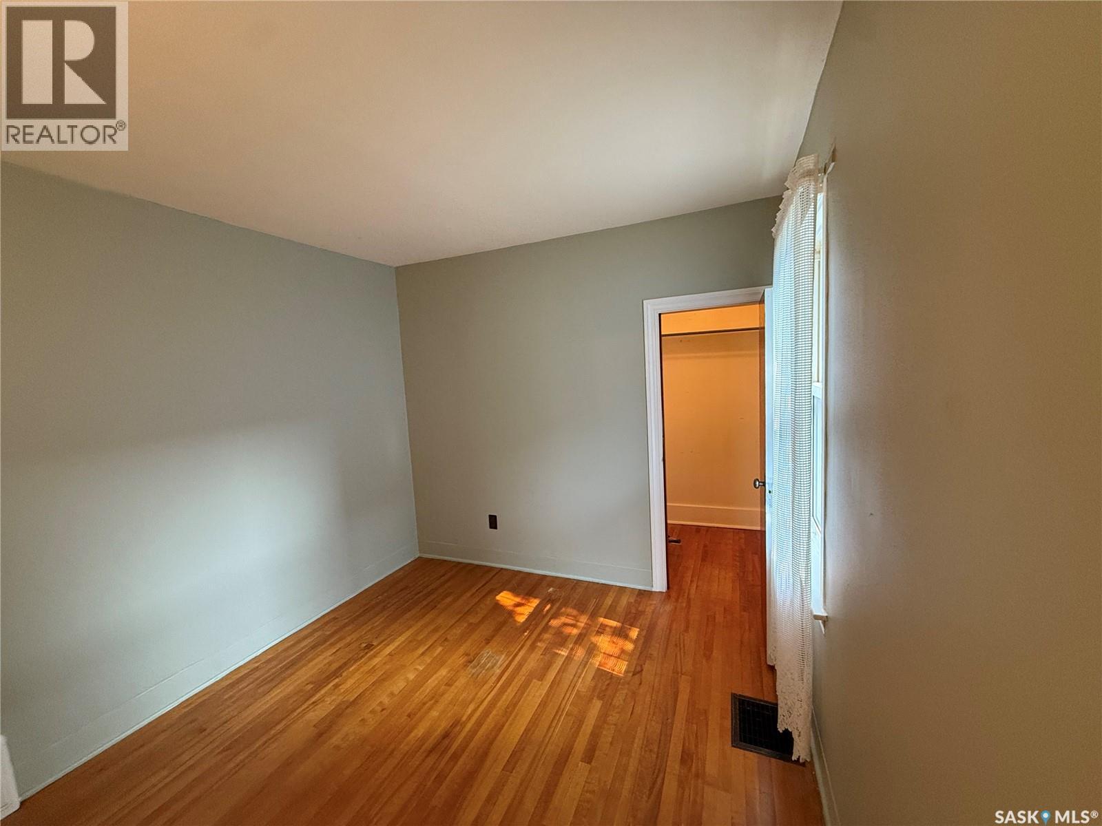 230 6TH AVENUE W - 9
