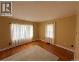230 6th Avenue W, Assiniboia, SK S0H0B0 Photo 11
