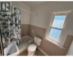 230 6th Avenue W, Assiniboia, SK S0H0B0 Photo 14