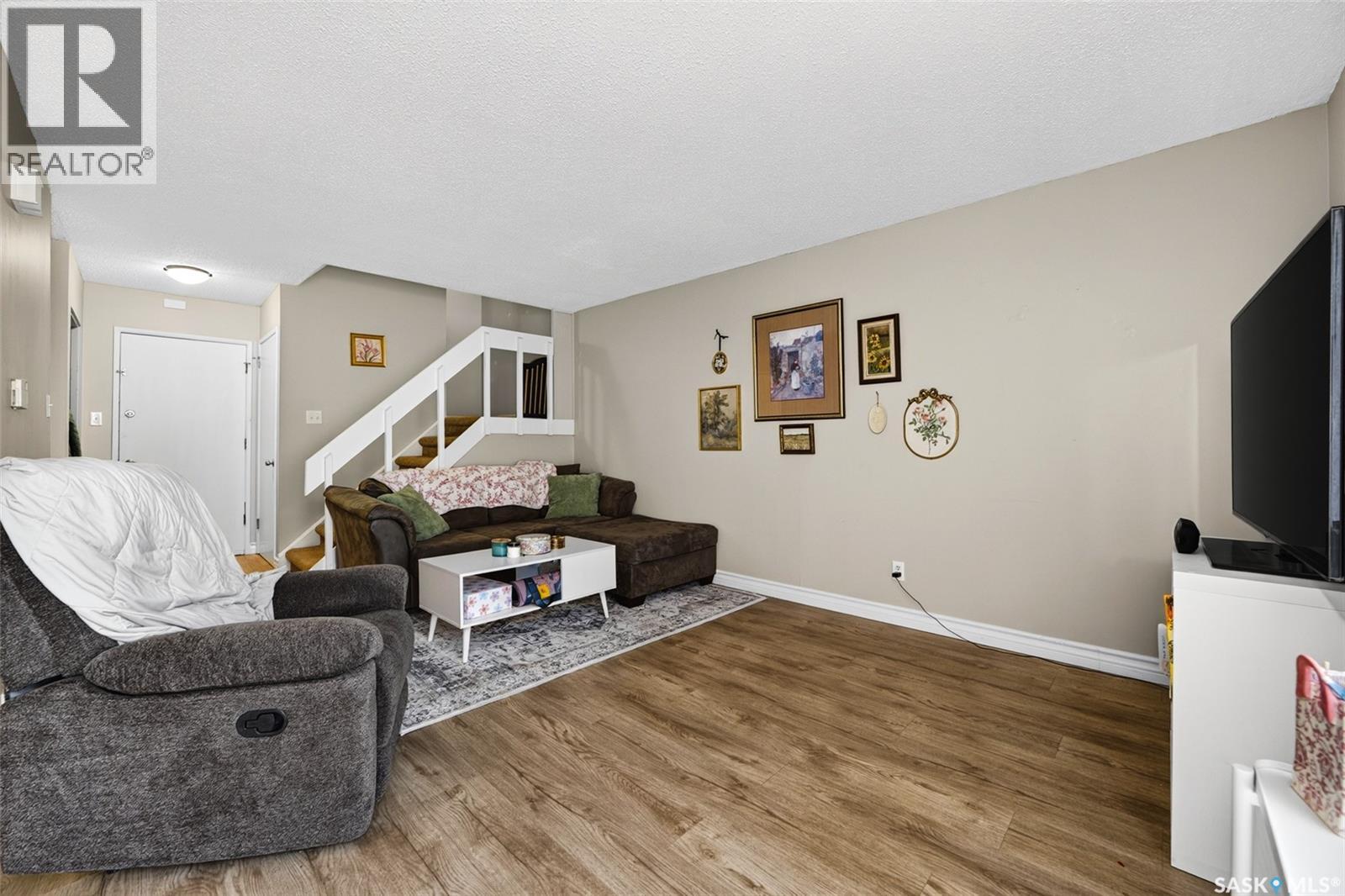 J 4216 Castle ROAD, Regina — photo 2