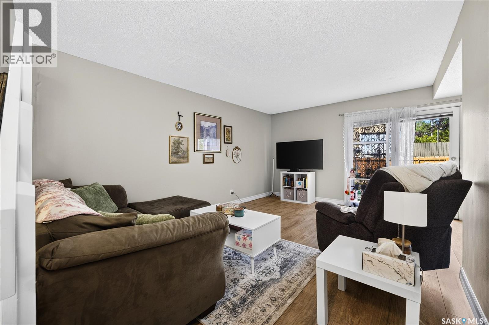 J 4216 Castle ROAD, Regina — photo 3