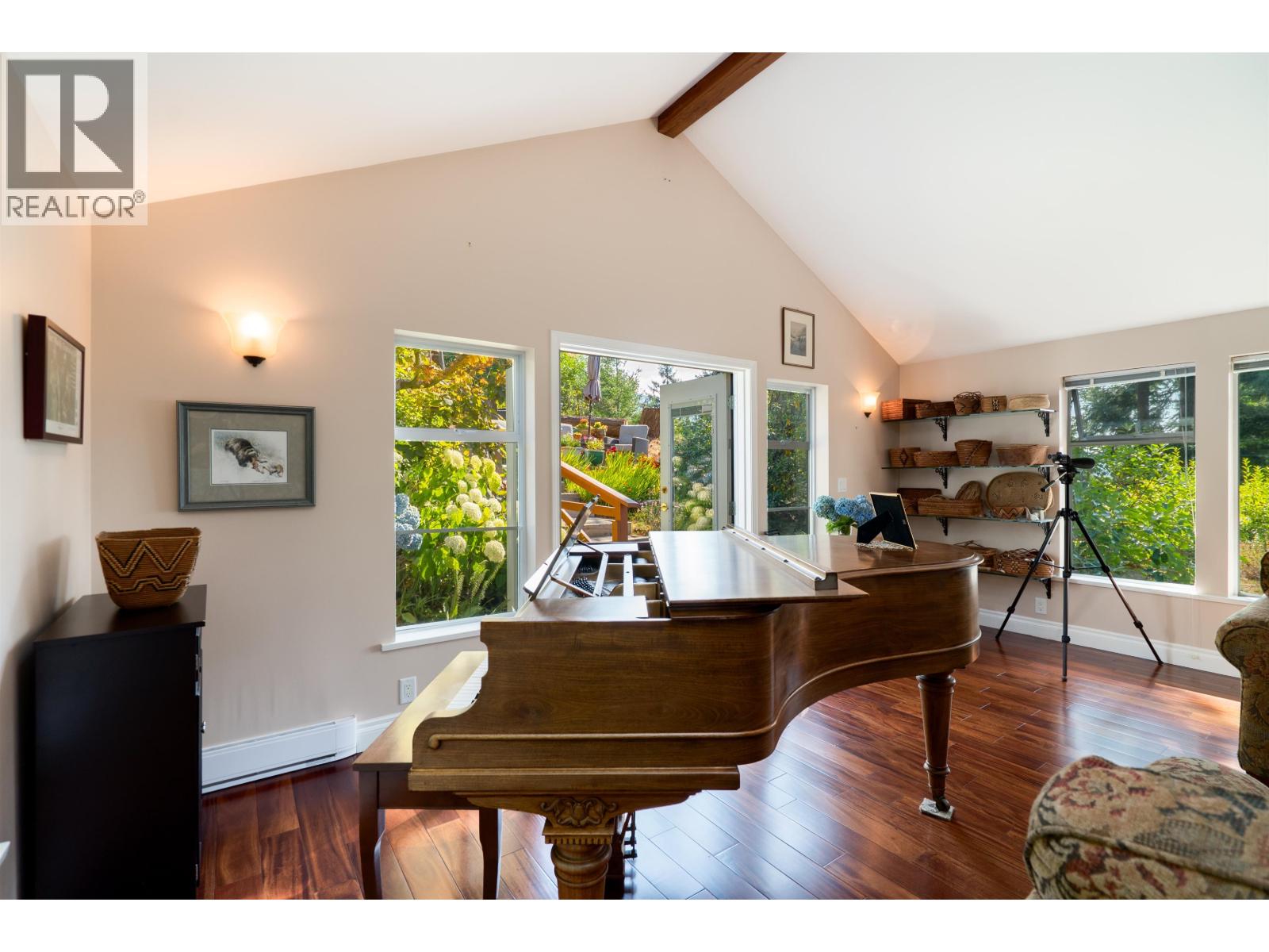 806 HUMMINGBIRD LANE, Bowen Island