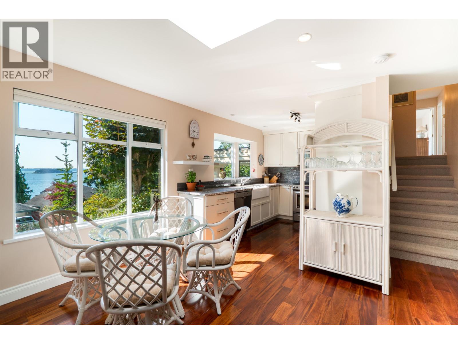 806 HUMMINGBIRD LANE, Bowen Island