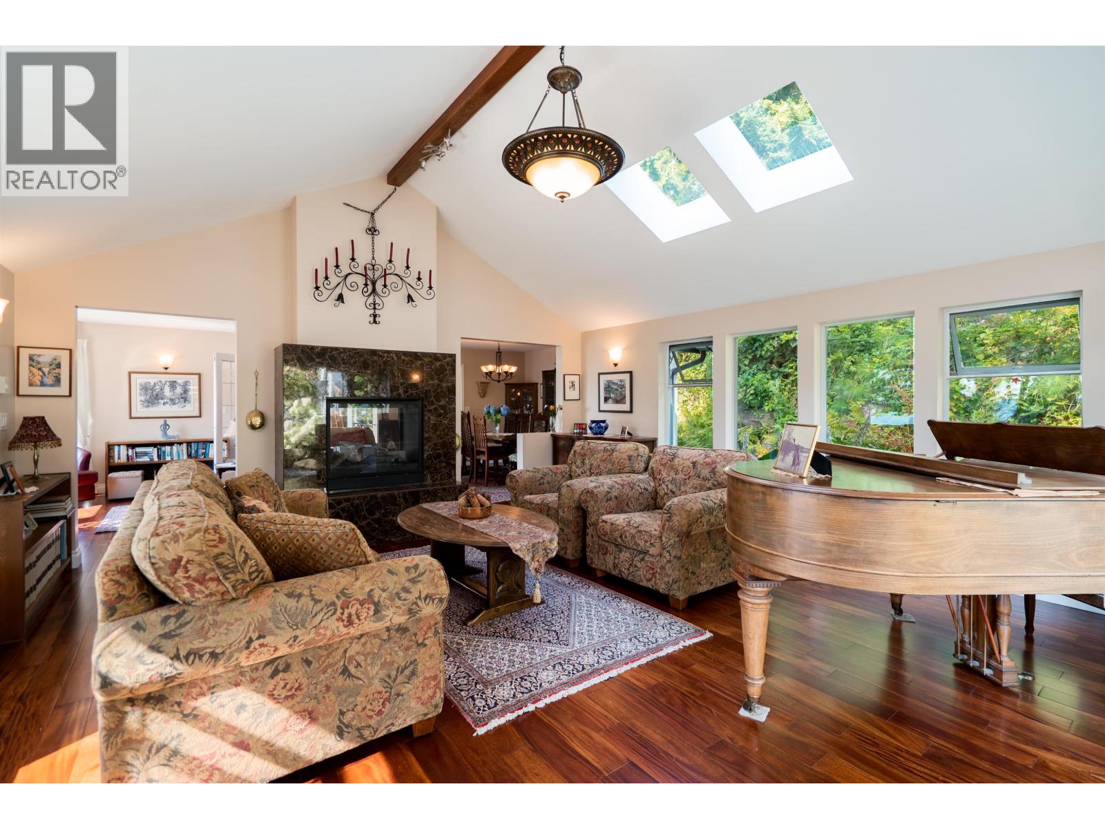 806 HUMMINGBIRD LANE, Bowen Island