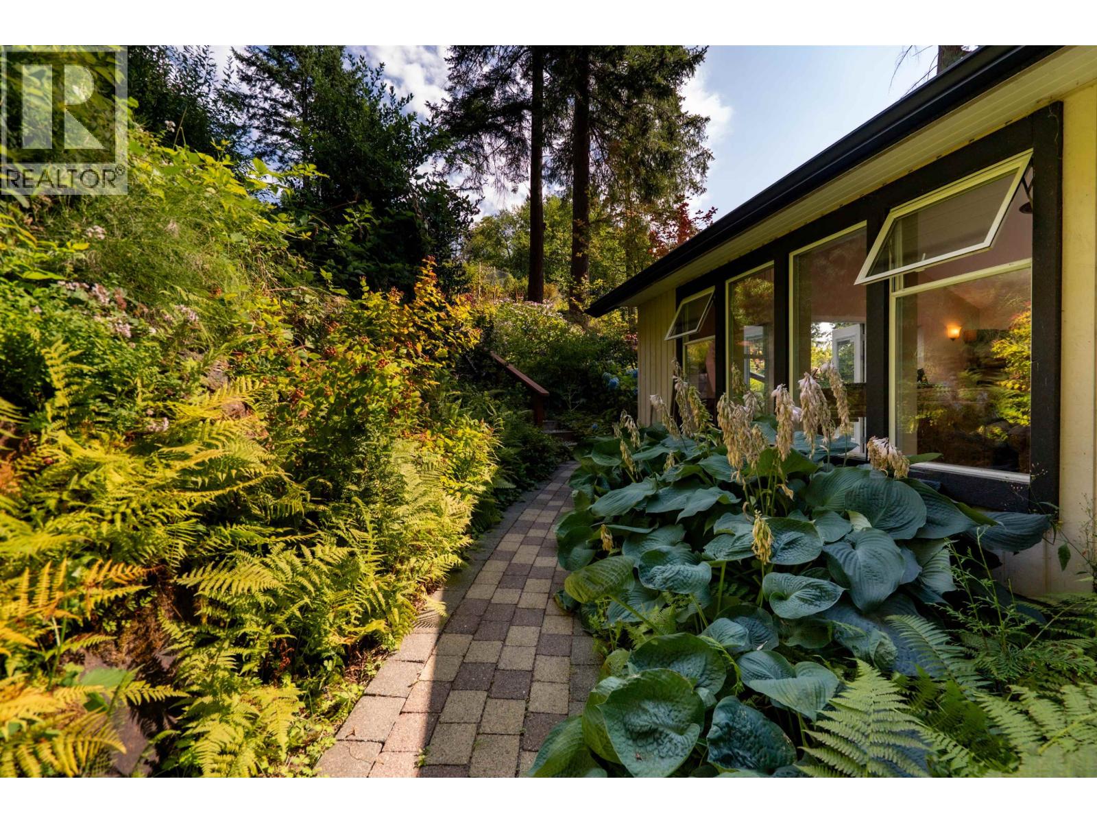 806 HUMMINGBIRD LANE, Bowen Island