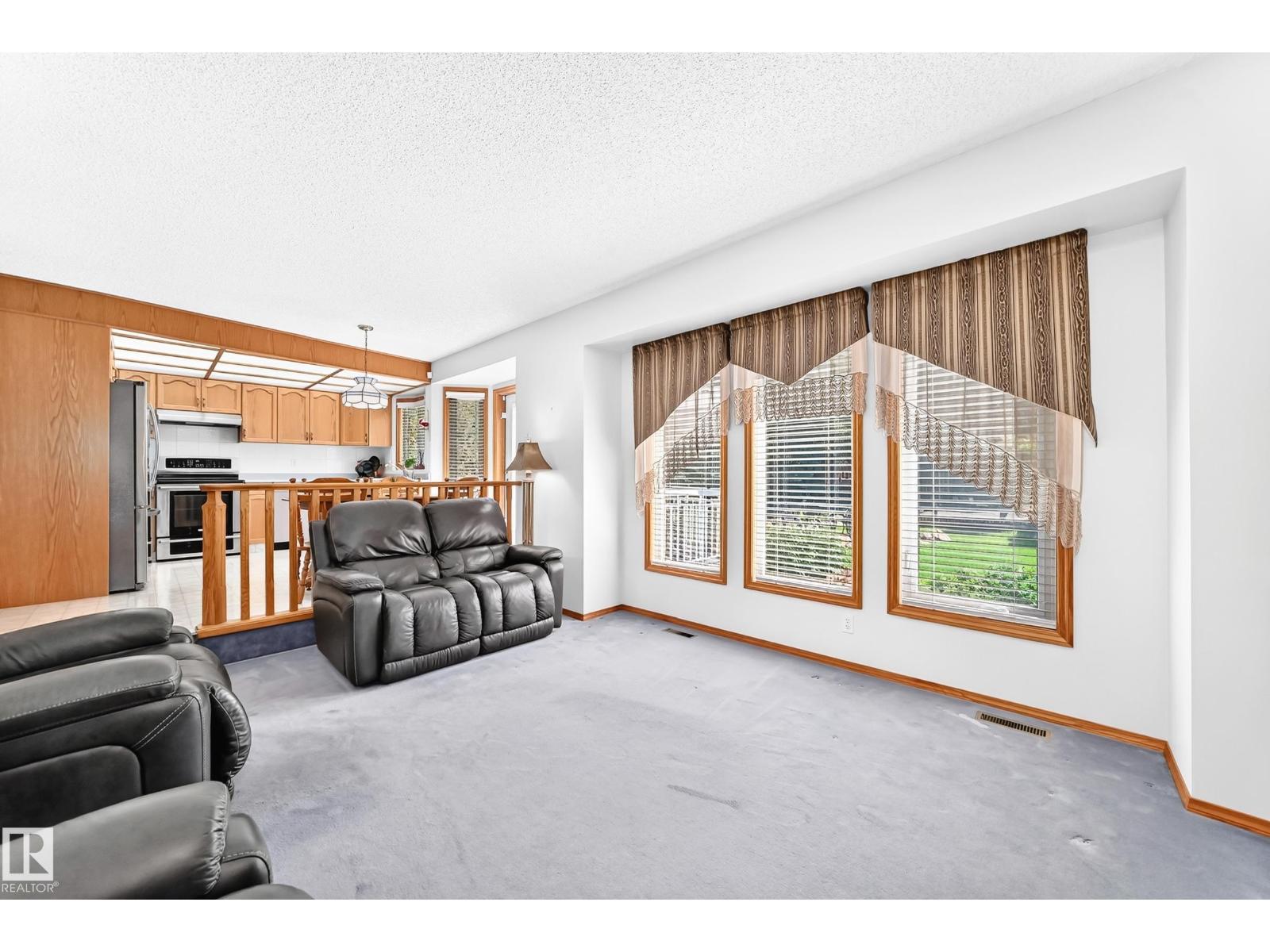 53 COACHMAN WY - 18