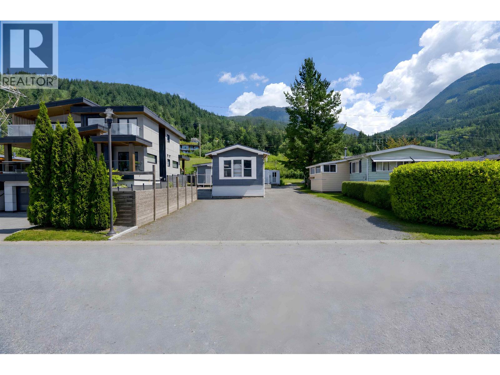2 Bed, 1 Bath House for Sale in Squamish – 819 BRITANNIA WAY, Squamish – MLS# R3150274 - Image 28