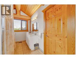 8 Oliver Avenue, Gull Lake, AB T4L2N1 Photo 43