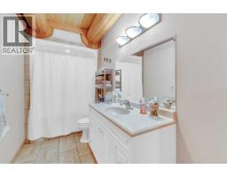 8 Oliver Avenue, Gull Lake, AB T4L2N1 Photo 24
