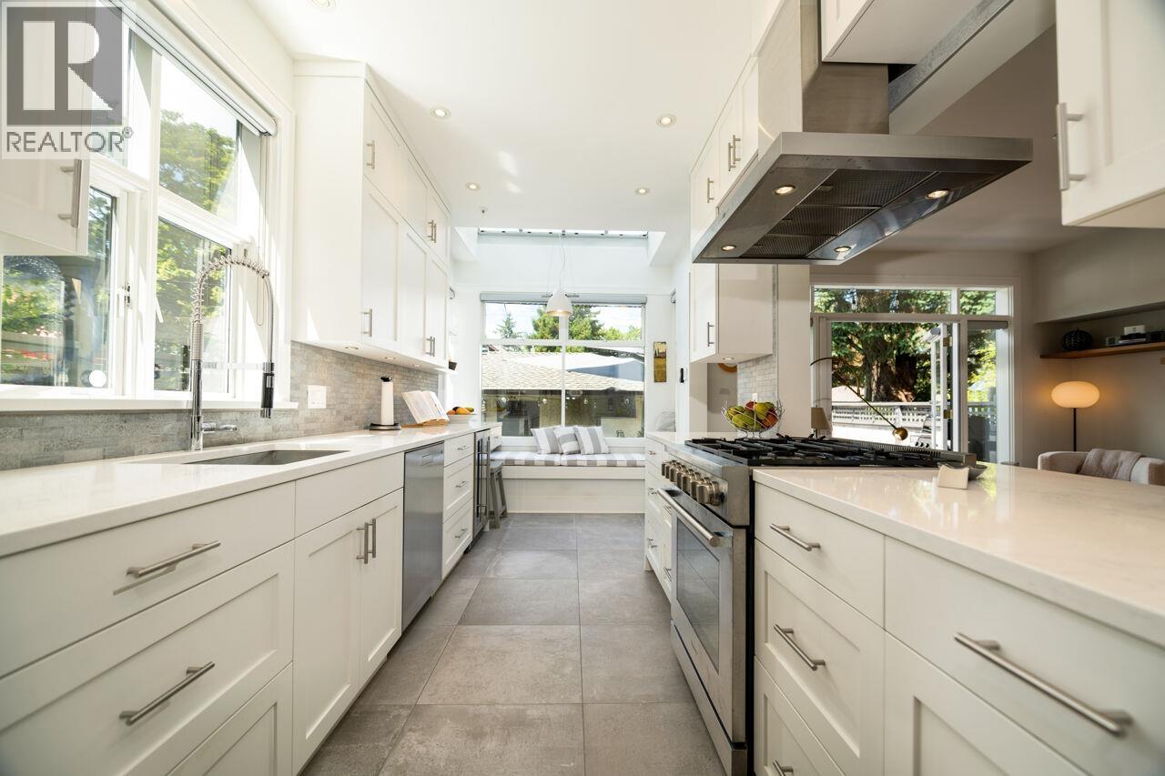 1989 W 13TH AVENUE, Vancouver