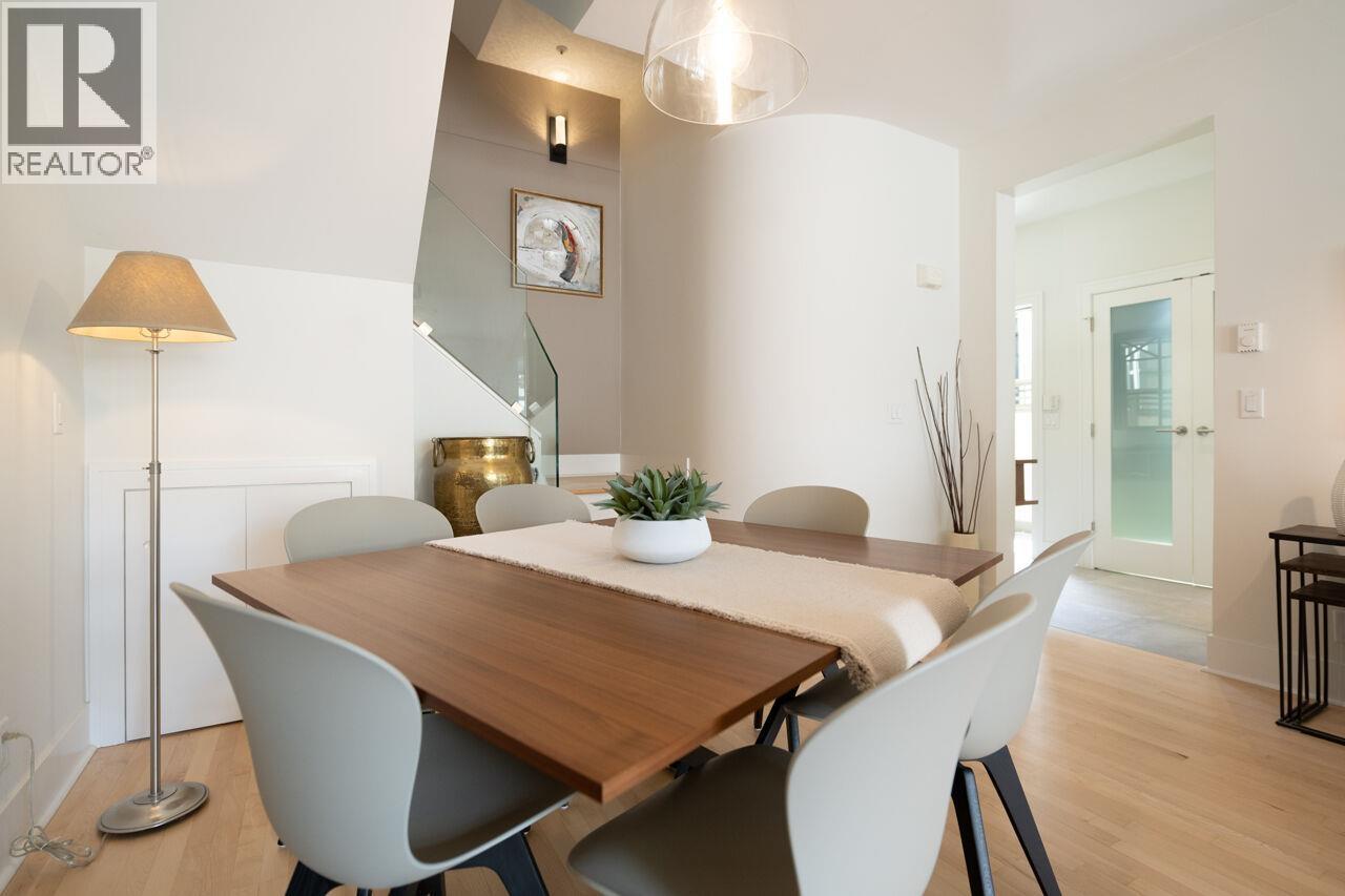 1989 W 13TH AVENUE, Vancouver
