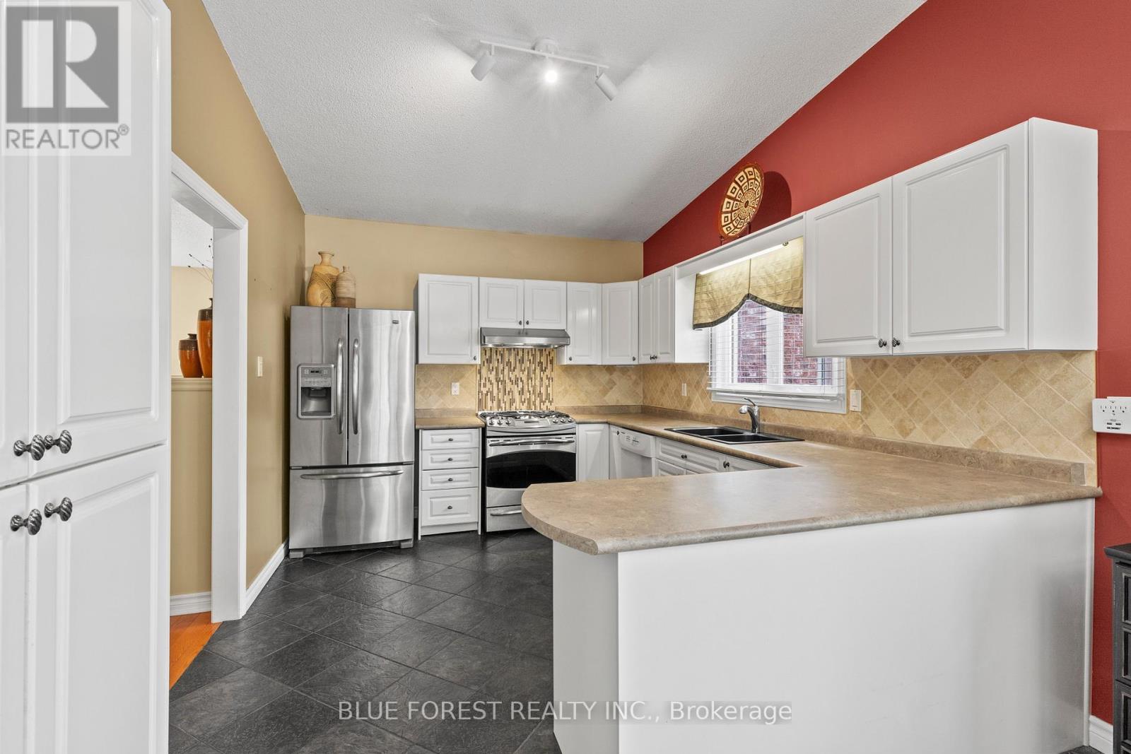 29 VILLAGE GATE CRESCENT - Image 12