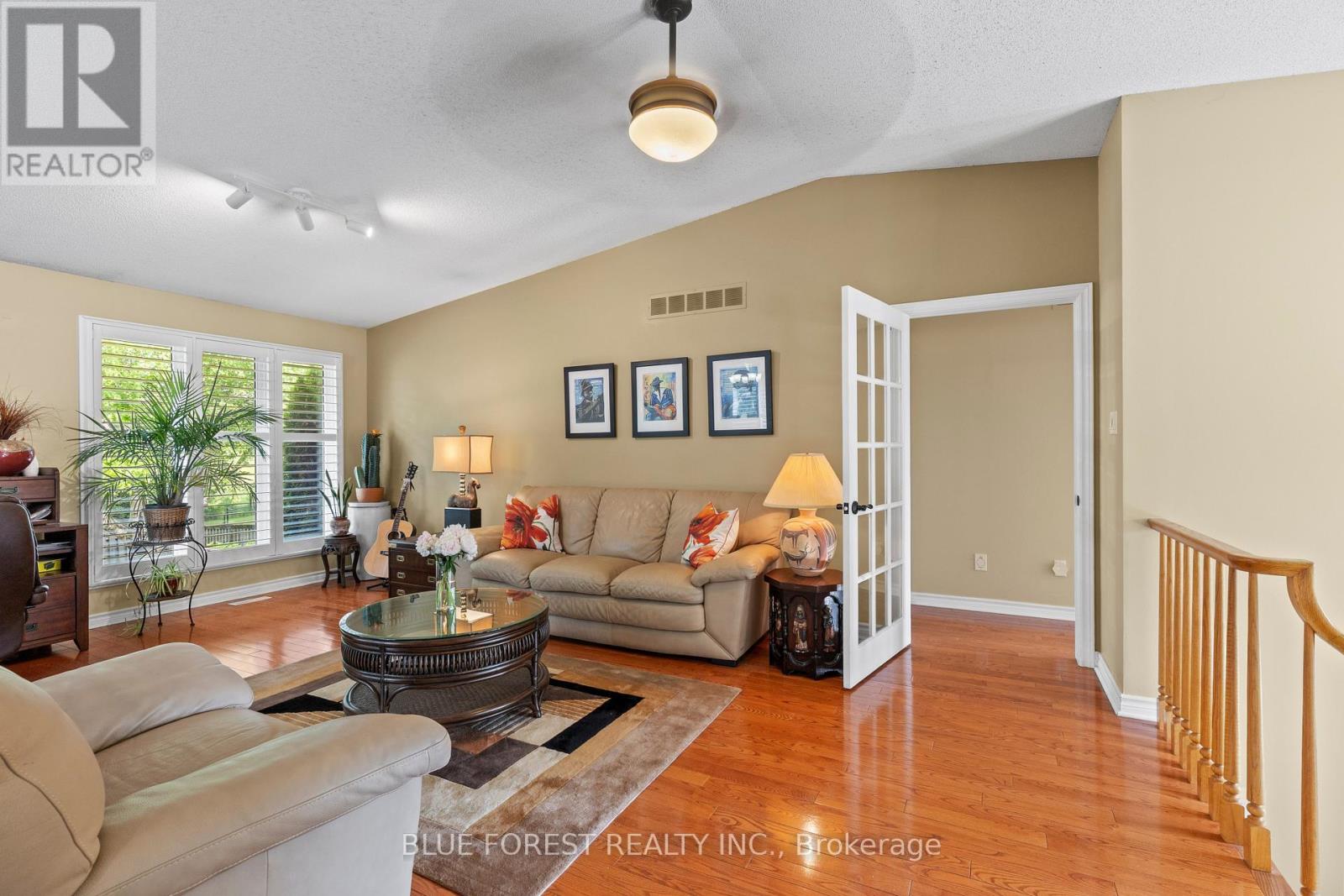 29 VILLAGE GATE CRESCENT - Image 9