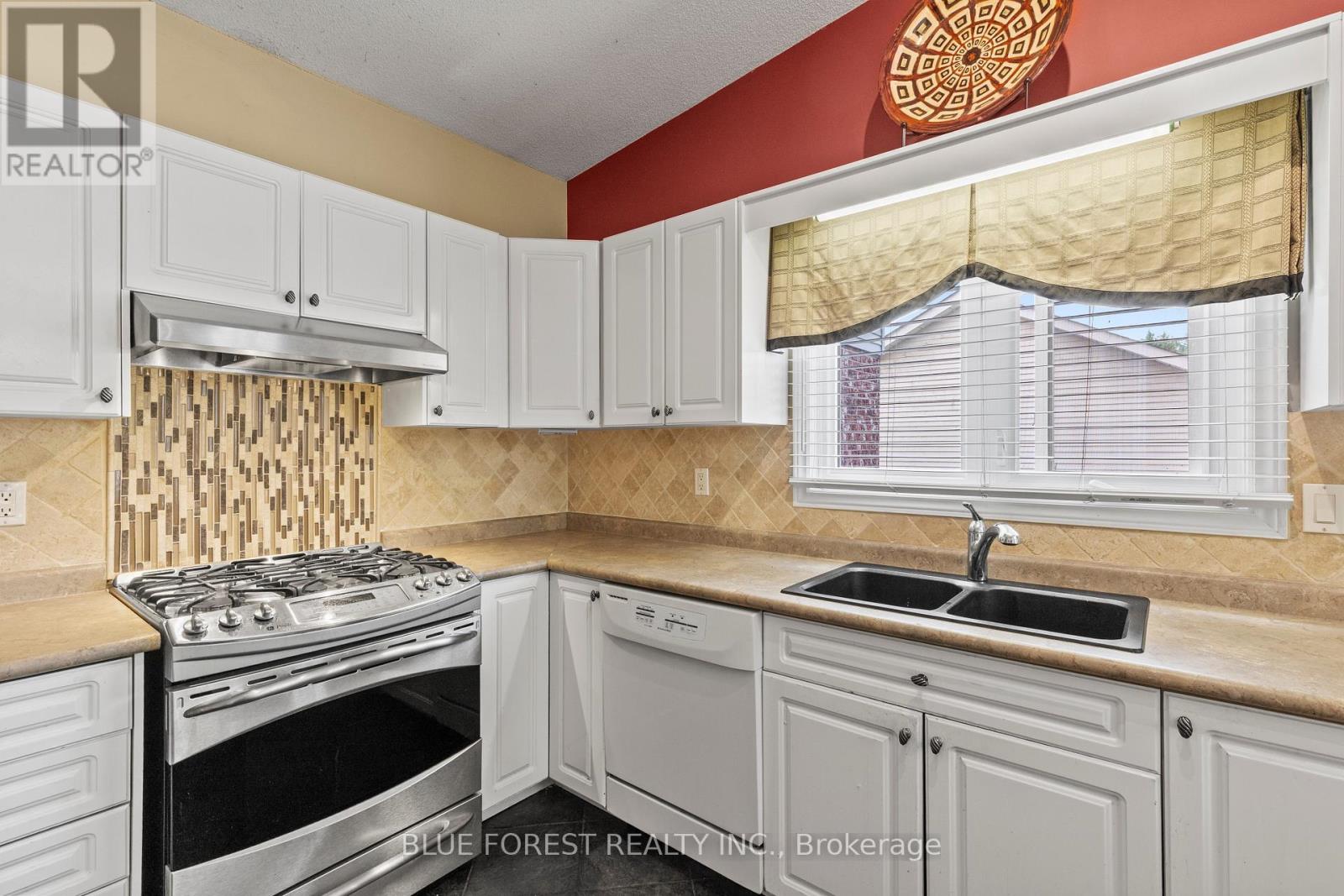 29 VILLAGE GATE CRESCENT - 14