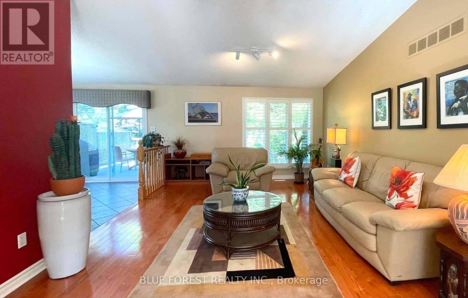 29 VILLAGE GATE CRESCENT - Image 7