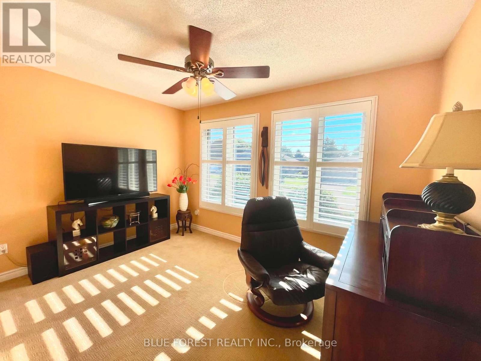 29 VILLAGE GATE CRESCENT - Image 21