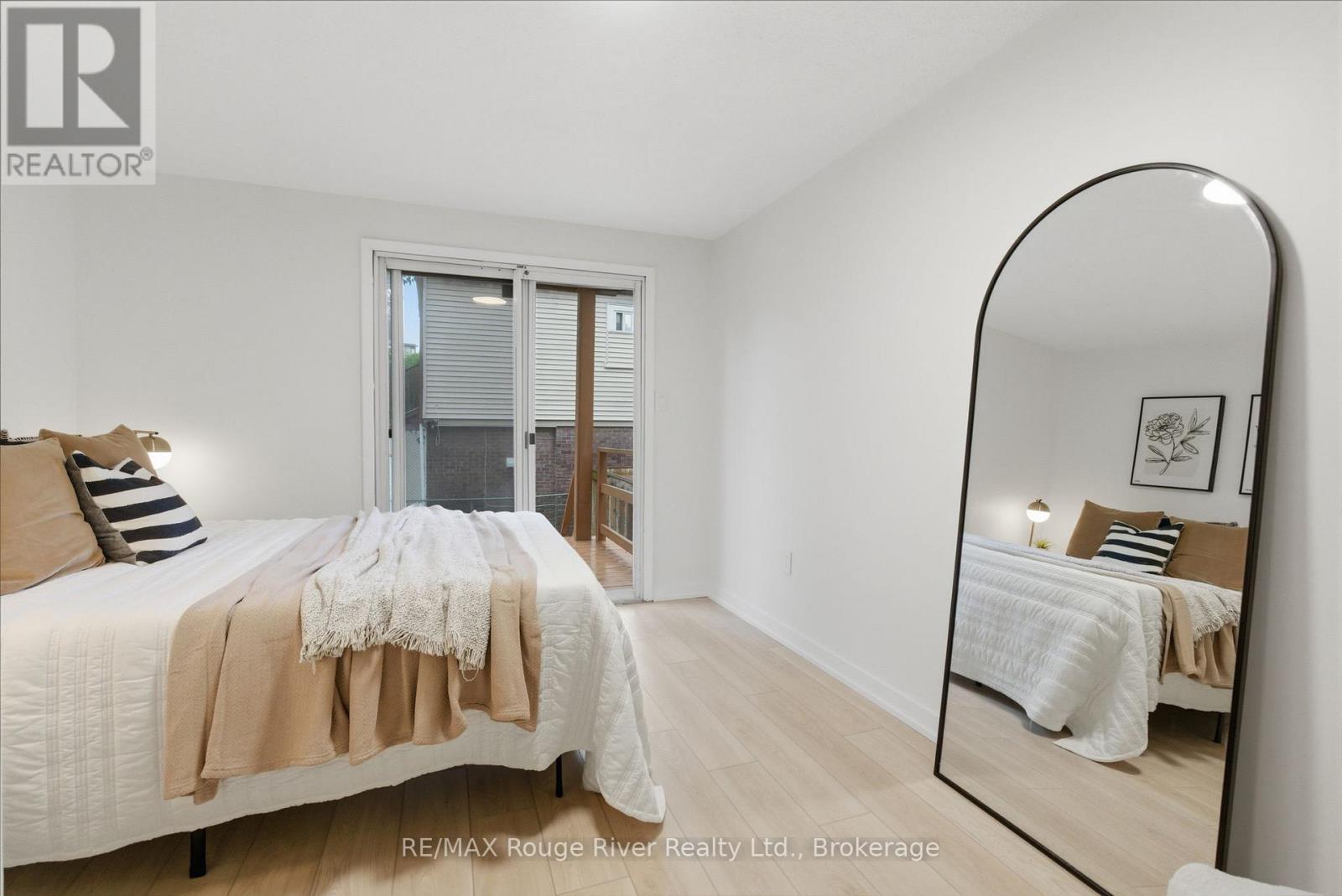7 HEYWORTH CRESCENT - 10