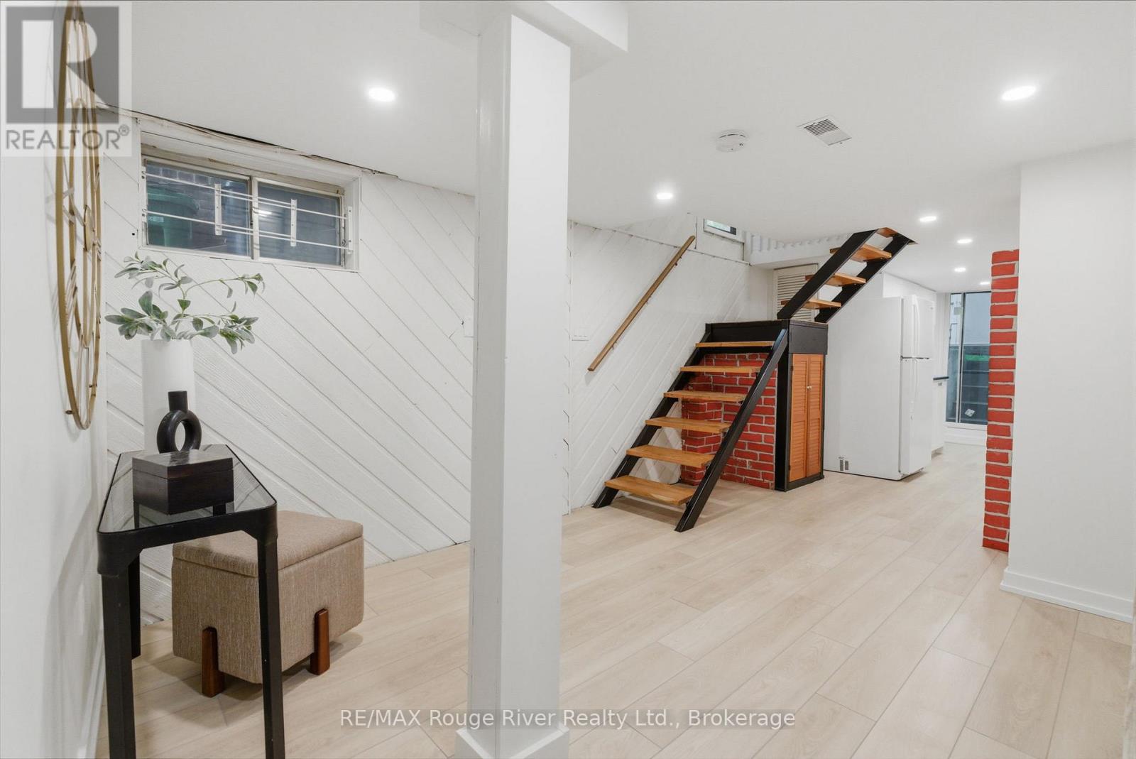 7 HEYWORTH CRESCENT - 14