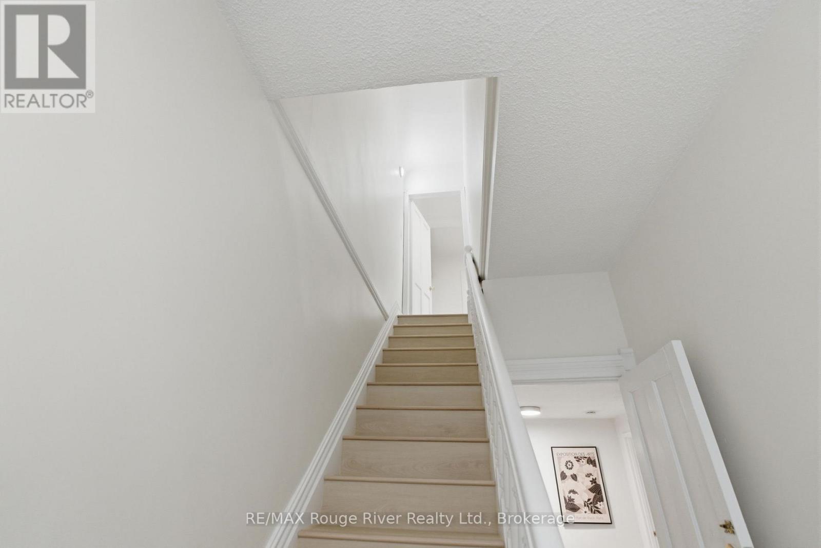 7 HEYWORTH CRESCENT - 23