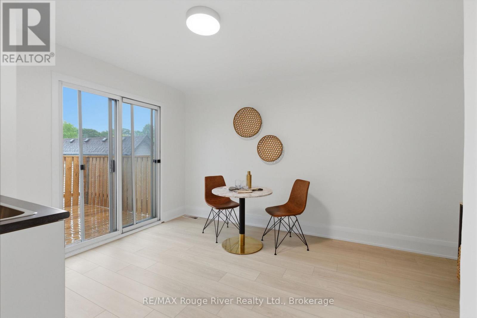 7 HEYWORTH CRESCENT - 28