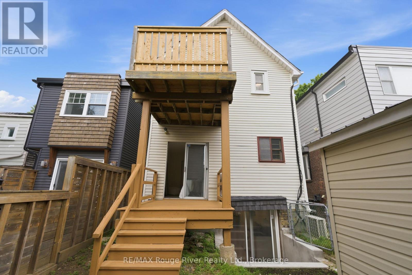 7 HEYWORTH CRESCENT - 34