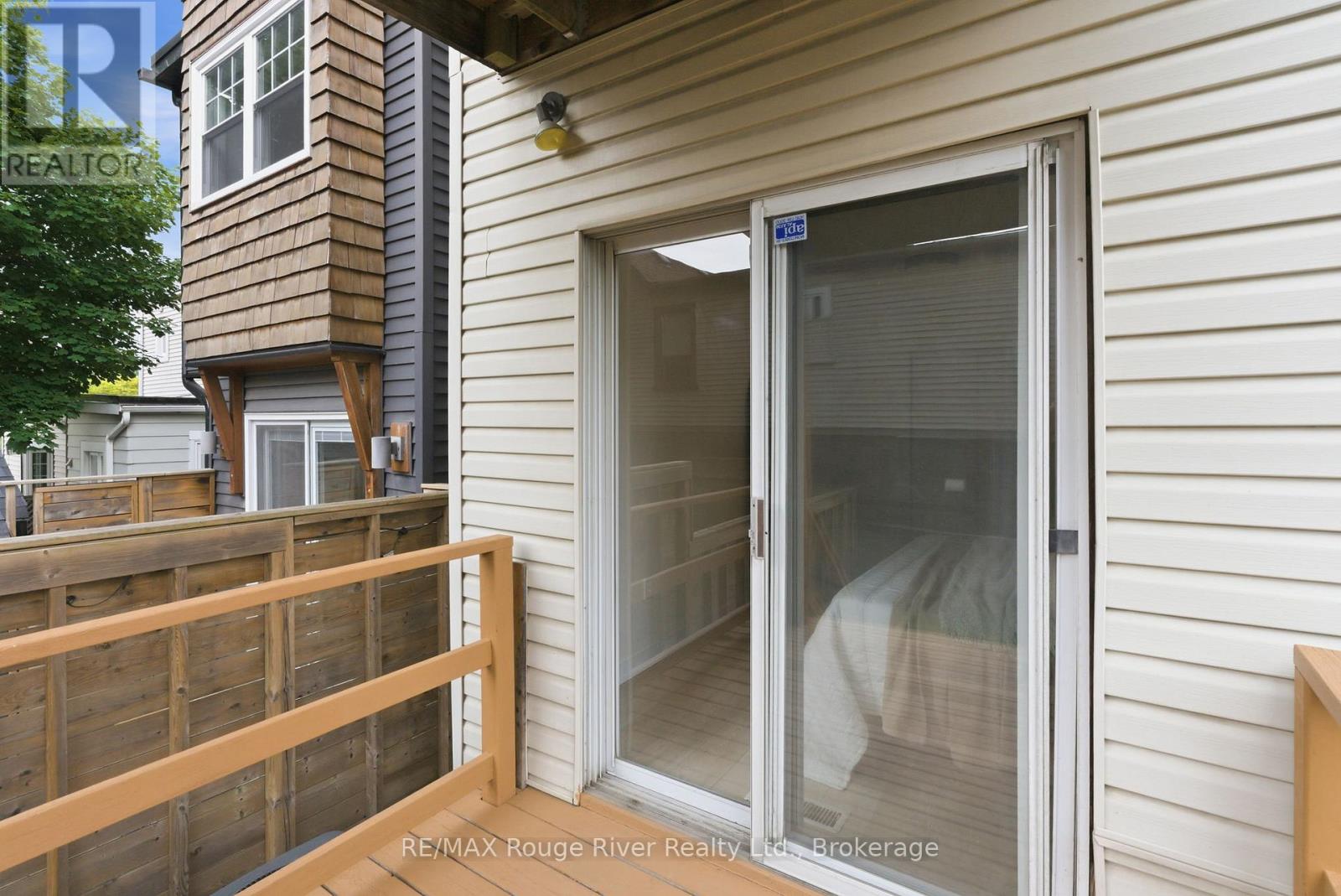 7 HEYWORTH CRESCENT - 36