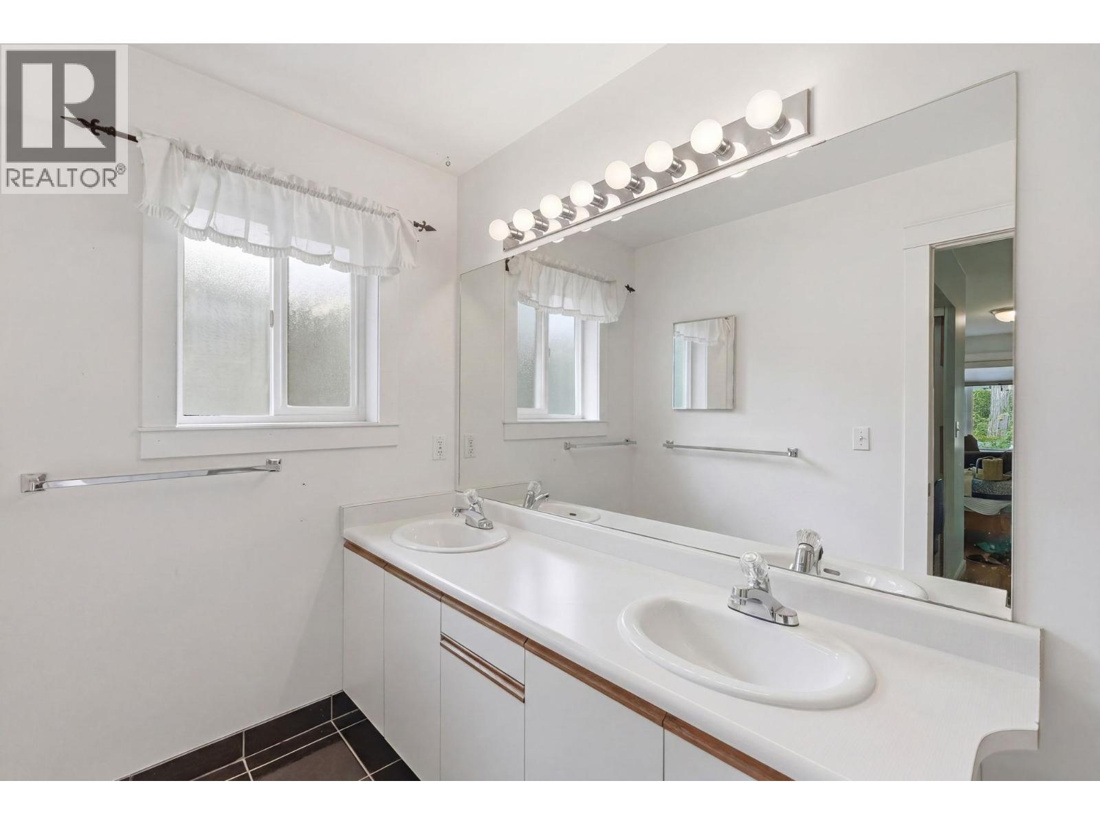#106 4035 Gellatly Road - 25