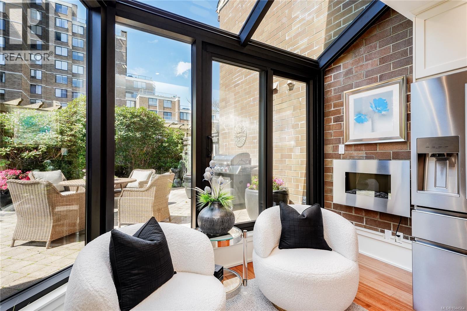 243 BELLEVILLE St - 6