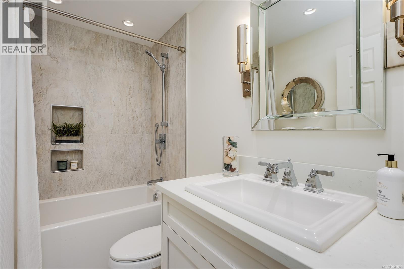 243 BELLEVILLE St - 25