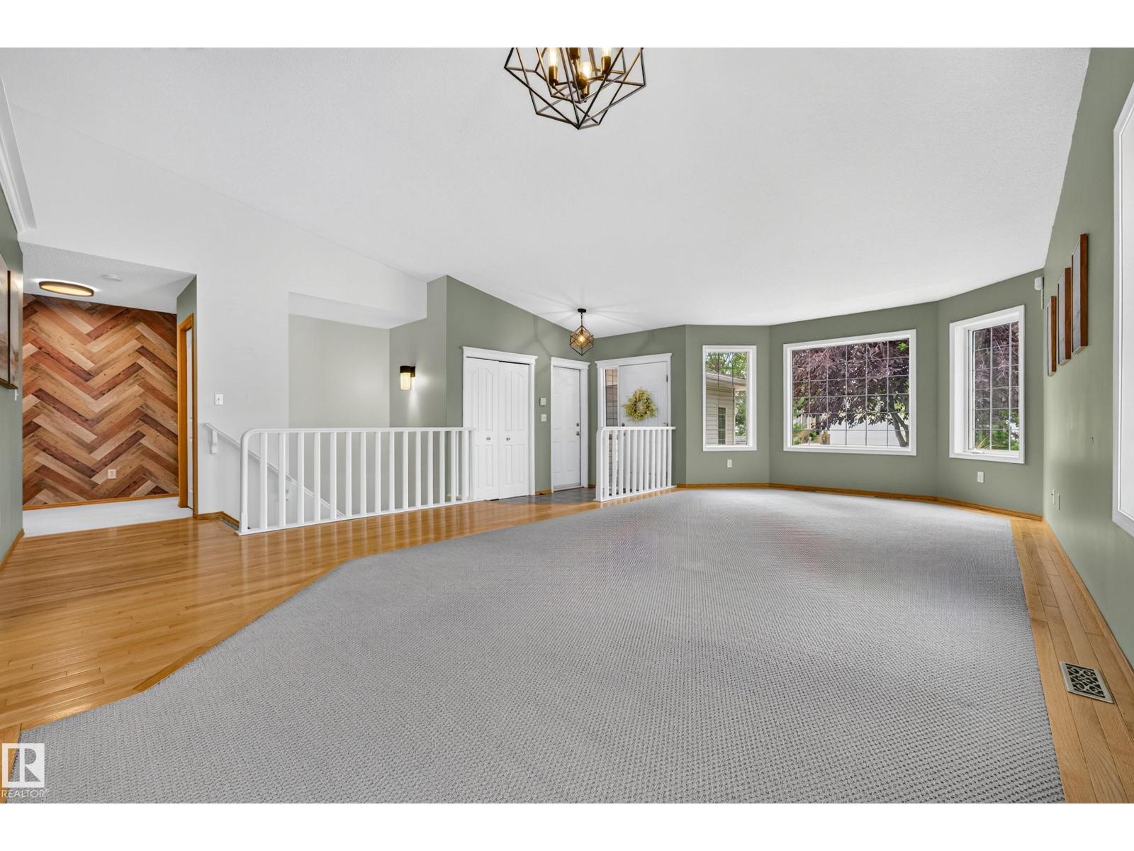42 CHARLTON CR - Image 11