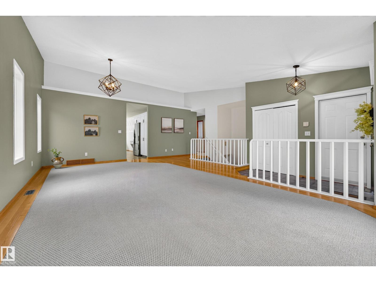 42 CHARLTON CR - Image 12