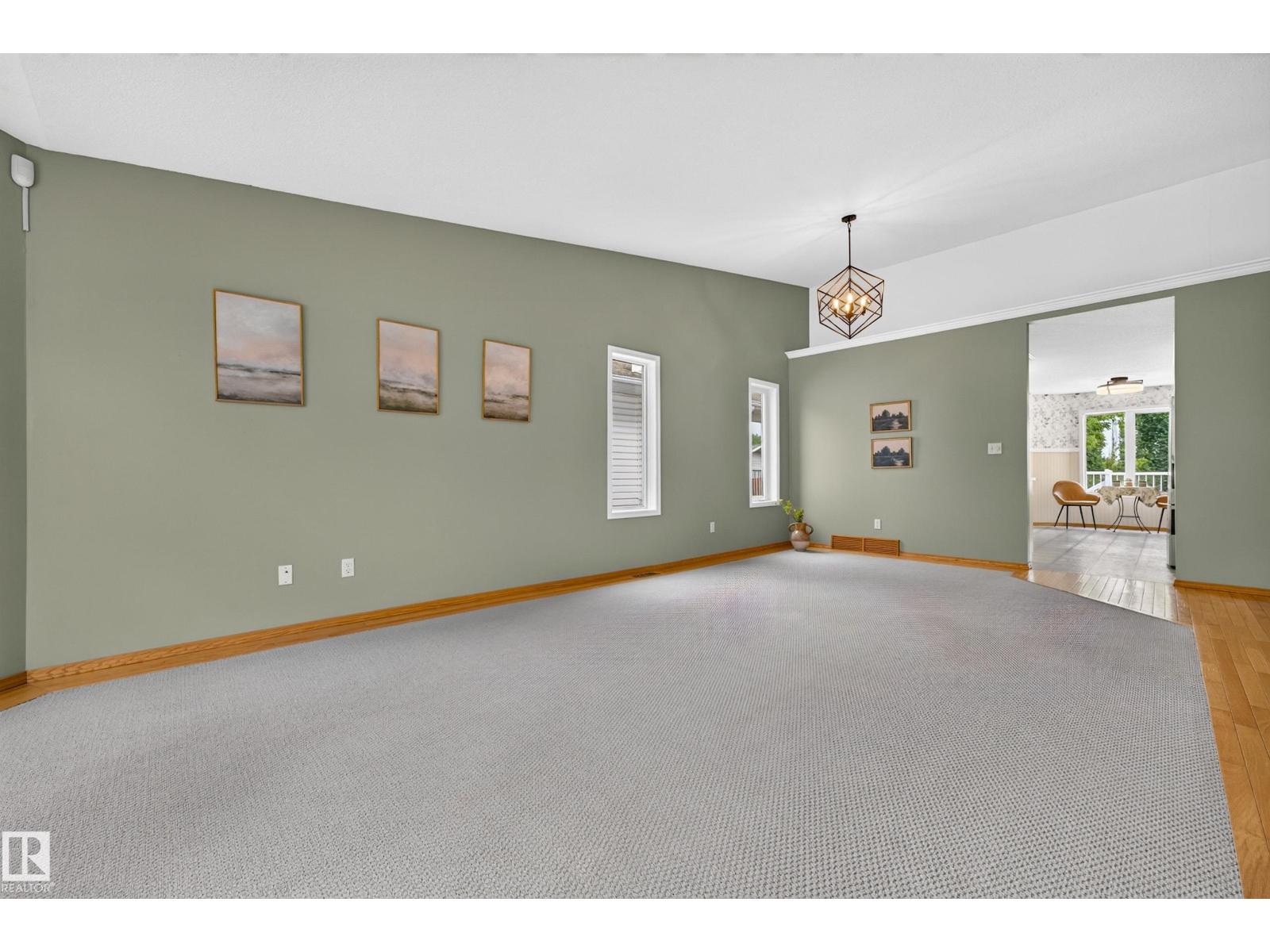 42 CHARLTON CR - Image 13