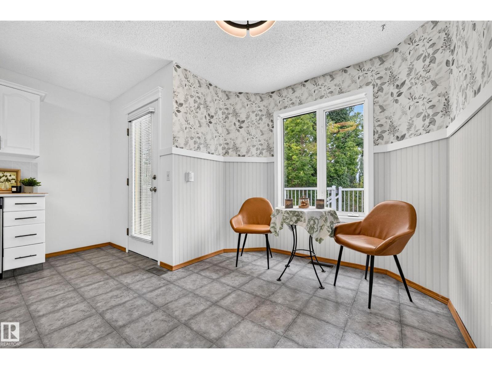 42 CHARLTON CR - Image 21