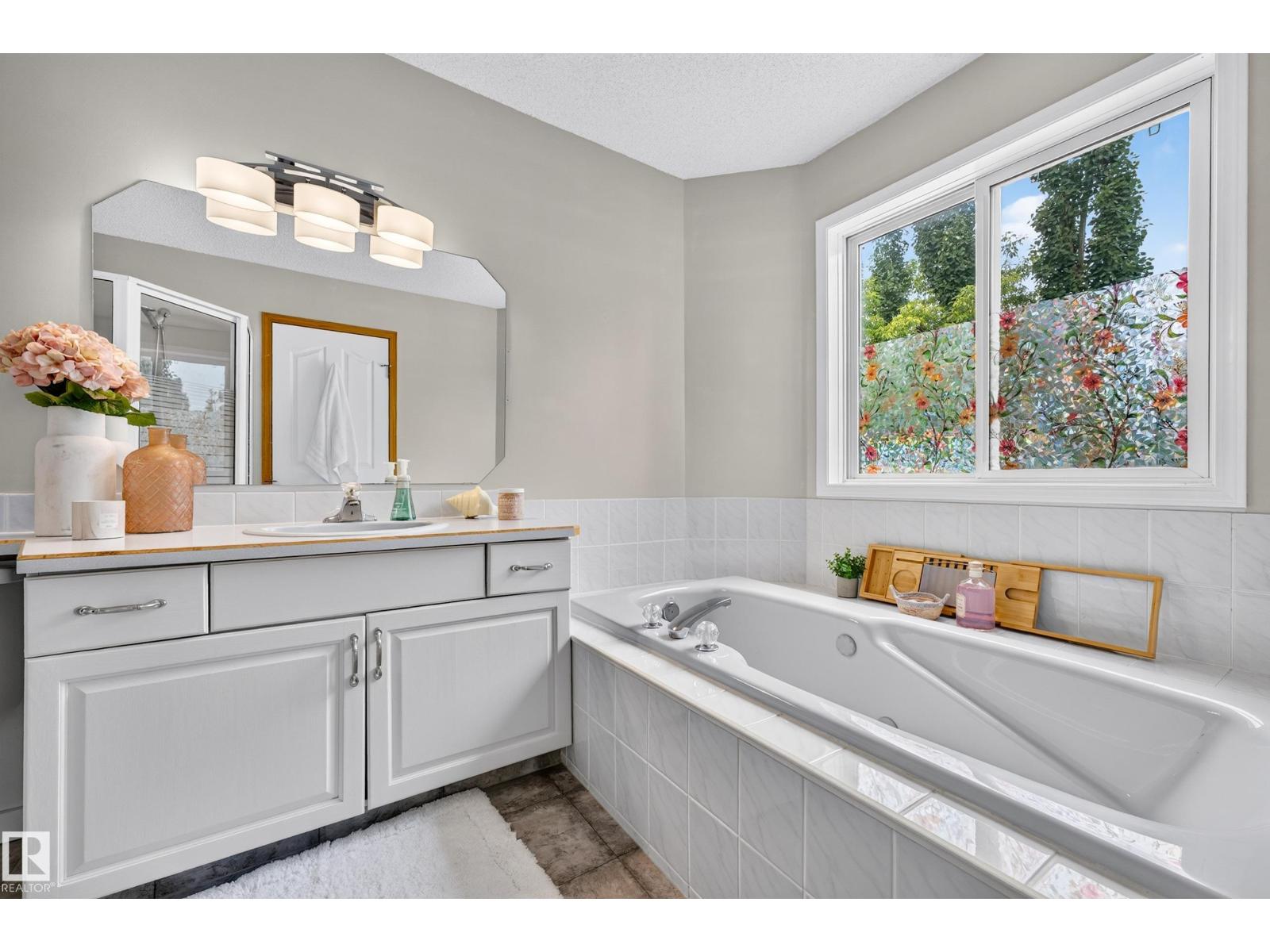 42 CHARLTON CR - Image 32