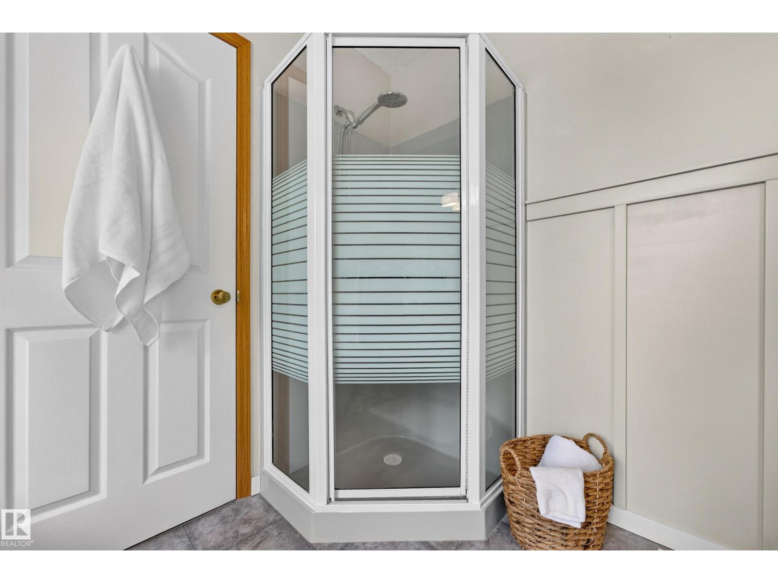 42 CHARLTON CR - Image 33