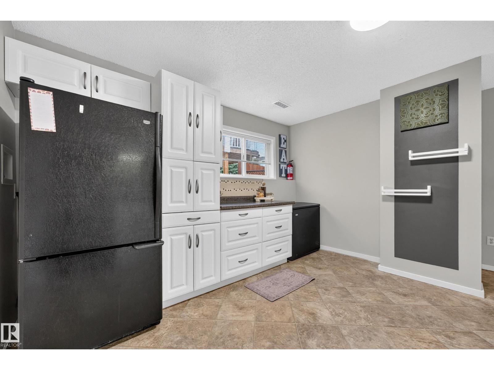 42 CHARLTON CR - Image 43