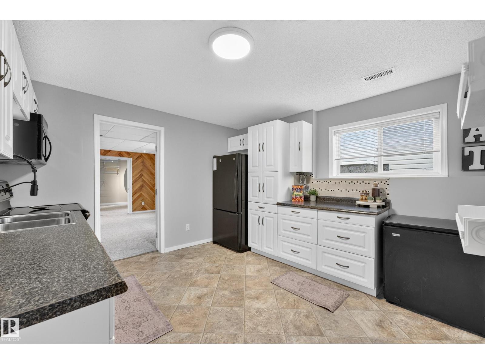 42 CHARLTON CR - Image 44