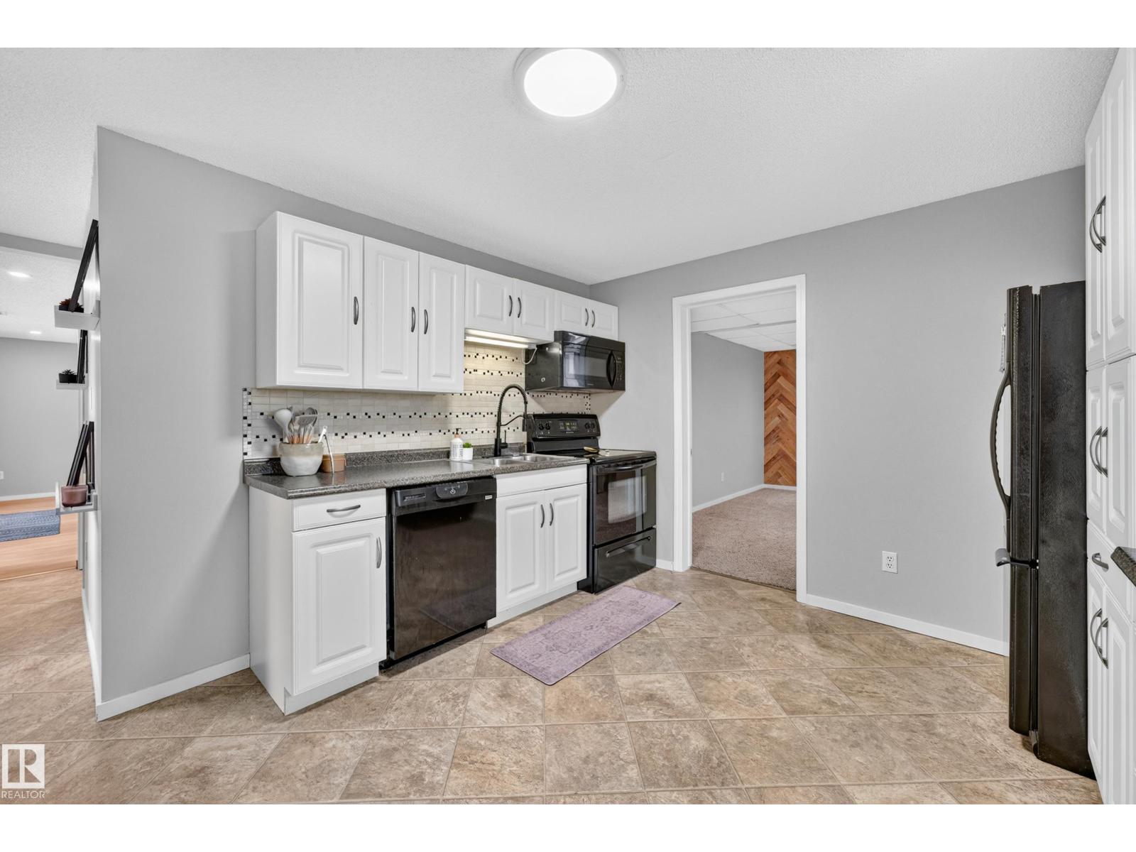 42 CHARLTON CR - Image 45