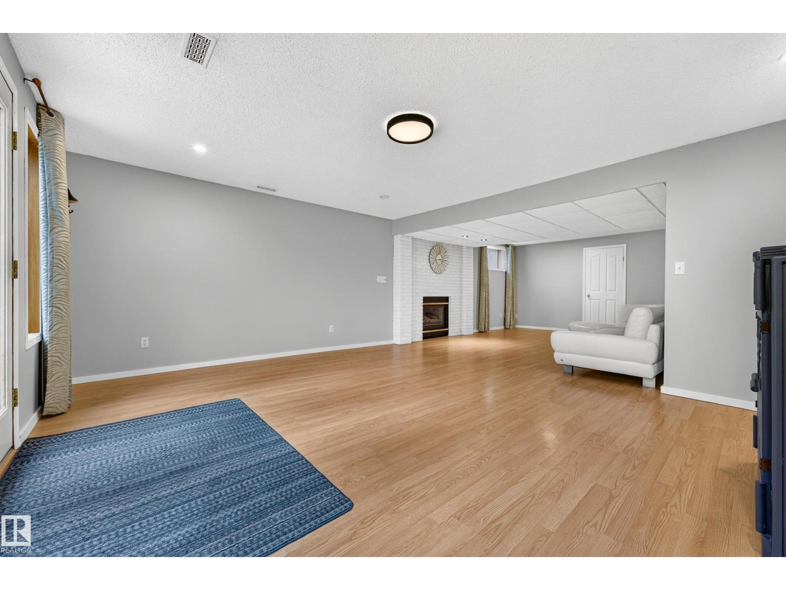 42 CHARLTON CR - Image 46
