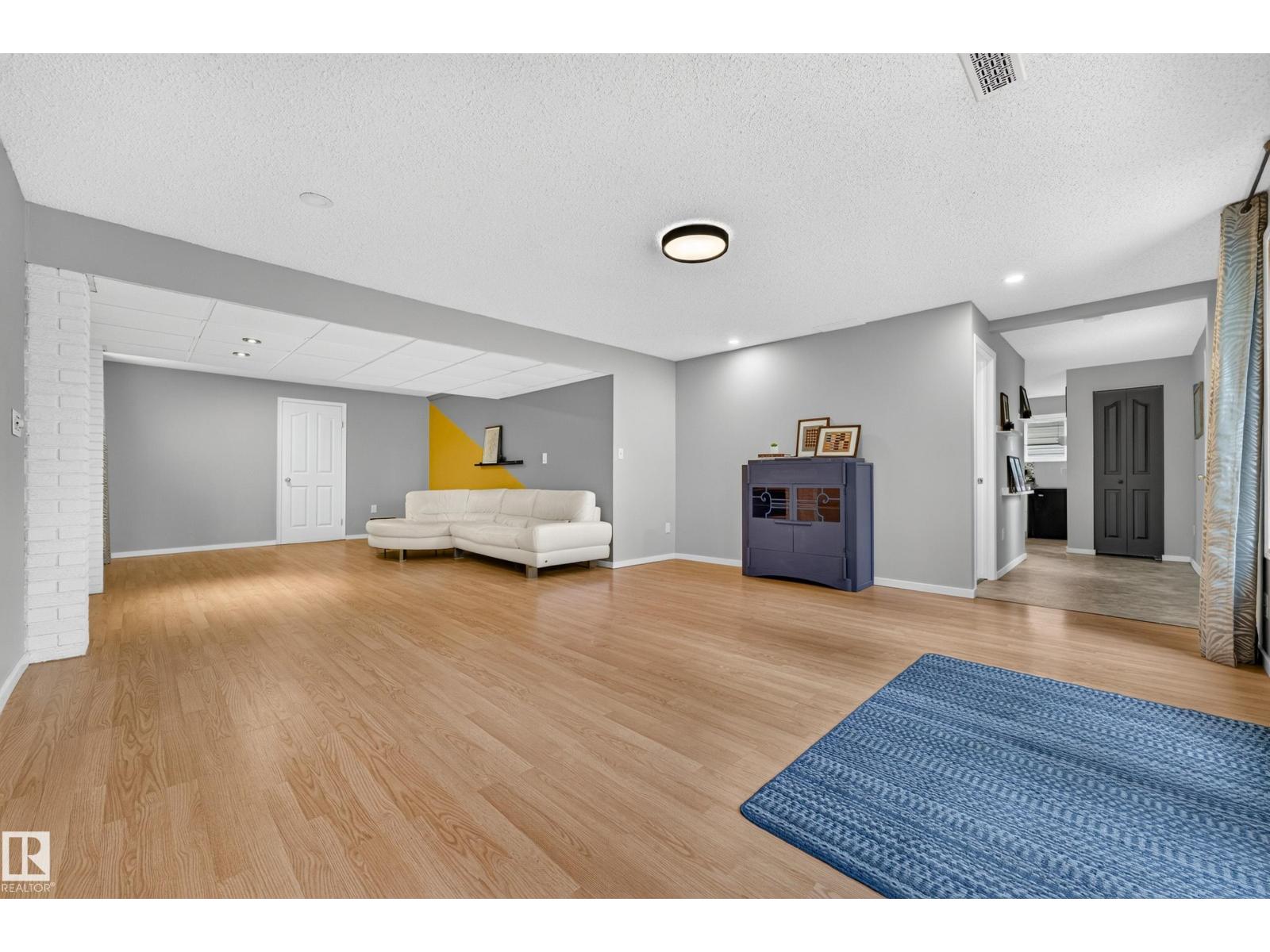 42 CHARLTON CR - Image 47